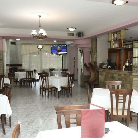 Hotel Villa Kabashi Корча Экстерьер фото